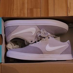 Nike SB Women's 8.5 brand new in box
